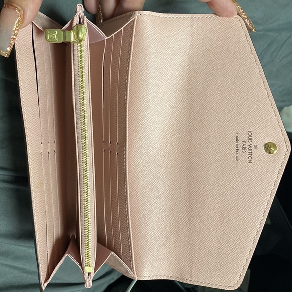 Like new- I have original box but no receipt- purchased online-100% authentic - Picture 4 of 4